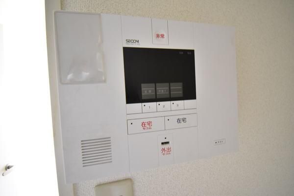 �y�Z�L�����e�B�z�@