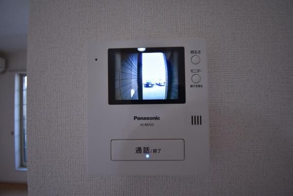 �y�Z�L�����e�B�z�@