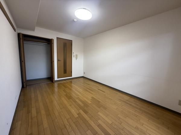 �y�����E���r���O�z�@