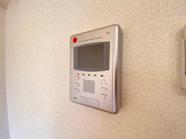 �y�Z�L�����e�B�z�@