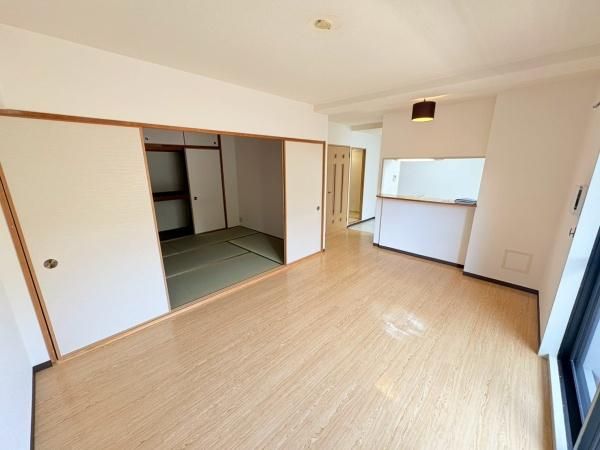 �y�����E���r���O�z�@