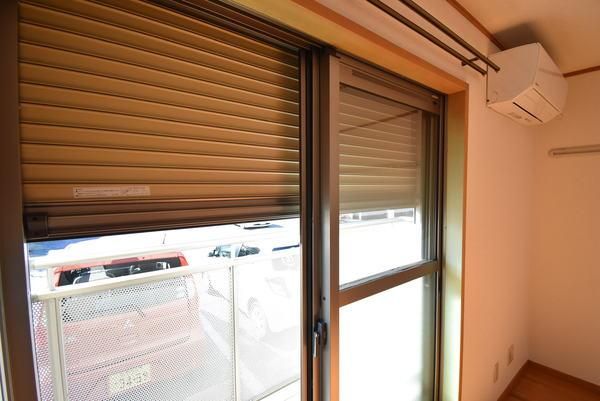 �y�Z�L�����e�B�z�@