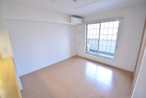 �y�����E���r���O�z�@