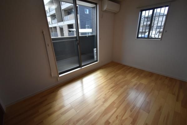 �y�����E���r���O�z�@