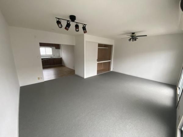 �y�����E���r���O�z�@