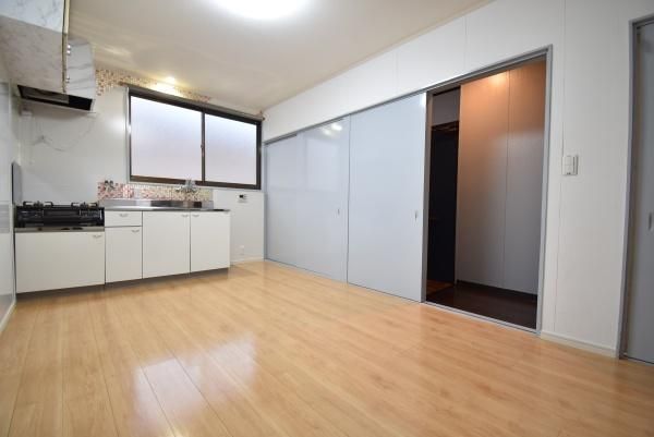 �y�����E���r���O�z�@