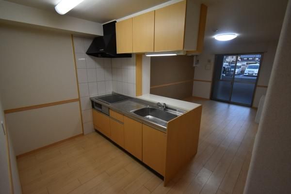 �y�L�b�`���z�@