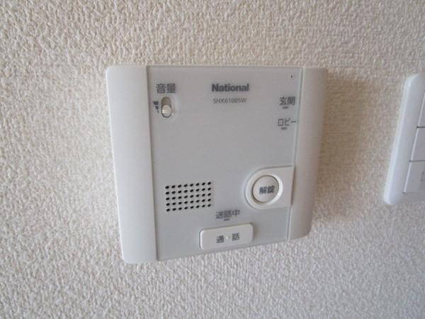 �y�Z�L�����e�B�z�@