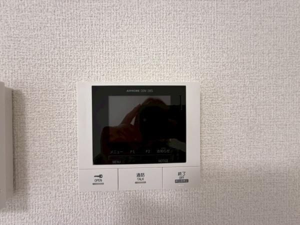 �y�Z�L�����e�B�z�@