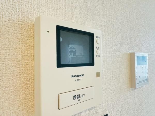 �y�Z�L�����e�B�z�@