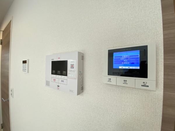 �y�Z�L�����e�B�z�@