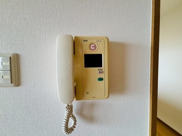 �y�Z�L�����e�B�z�@