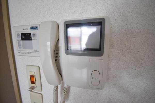 �y�Z�L�����e�B�z�@