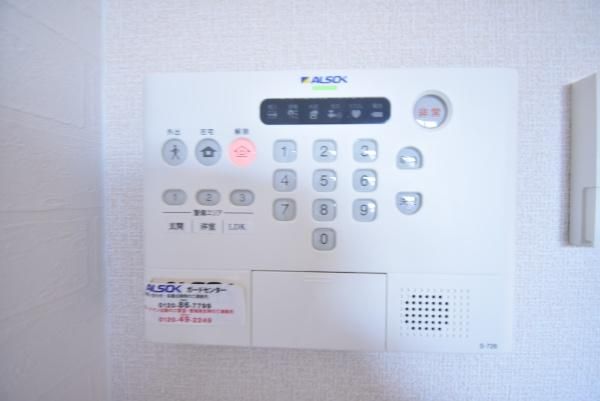 �y�Z�L�����e�B�z�@