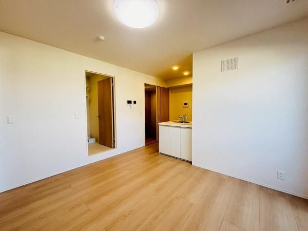 �y�����E���r���O�z�@