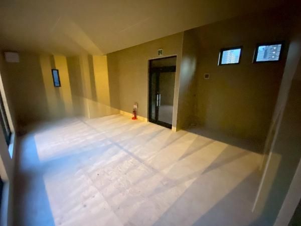 �y�����E���r���O�z�@