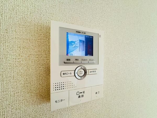 �y�Z�L�����e�B�z�@