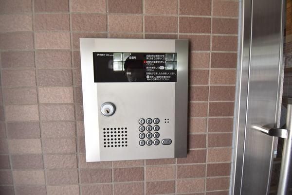 �y�Z�L�����e�B�z�@