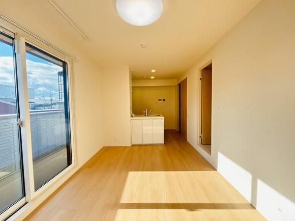 �y�����E���r���O�z�@