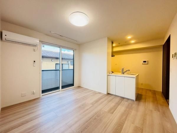 �y�����E���r���O�z�@