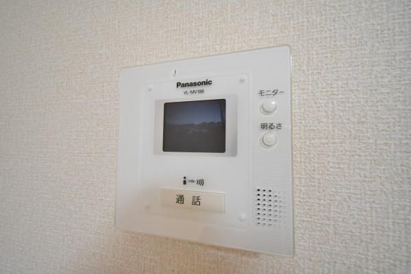 �y�Z�L�����e�B�z�@