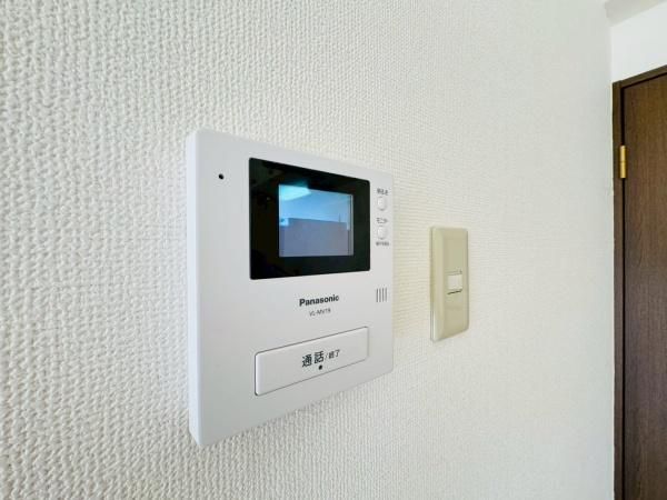 �y�Z�L�����e�B�z�@