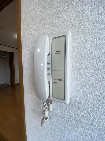 �y�Z�L�����e�B�z�@