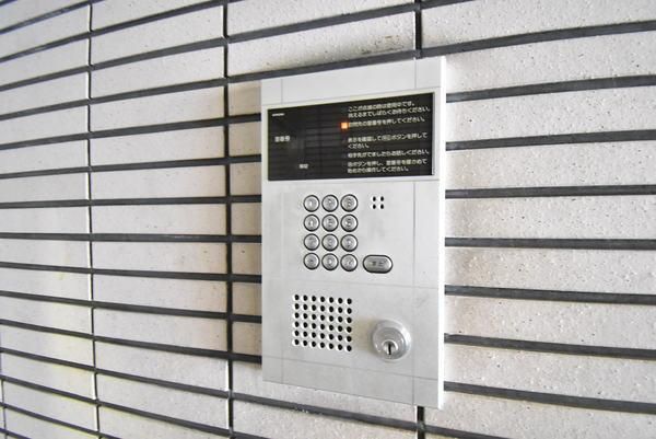 �y�Z�L�����e�B�z�@