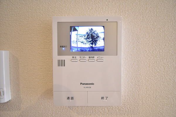 �y�Z�L�����e�B�z�@