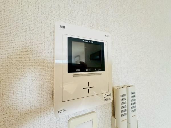 �y�Z�L�����e�B�z�@