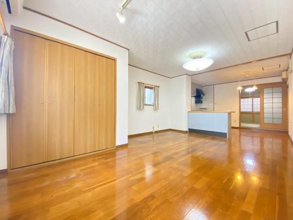 �y�����E���r���O�z�@