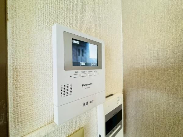 �y�Z�L�����e�B�z�@