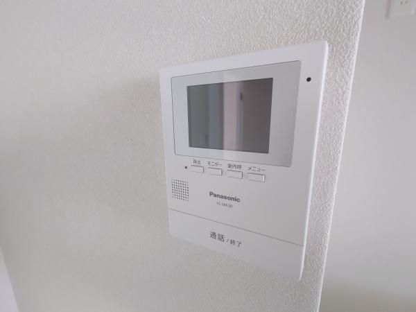 �y�Z�L�����e�B�z�@