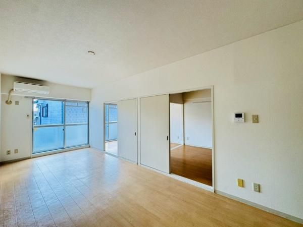 �y�����E���r���O�z�@