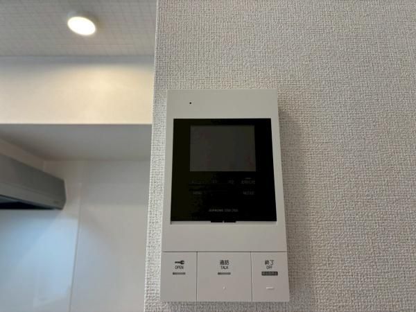 �y�Z�L�����e�B�z�@