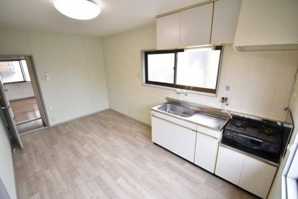 �y�����E���r���O�z�@