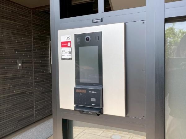 �y�Z�L�����e�B�z�@