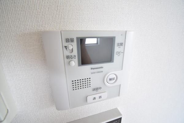 �y�Z�L�����e�B�z�@