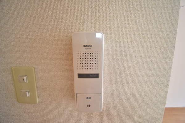 �y�Z�L�����e�B�z�@