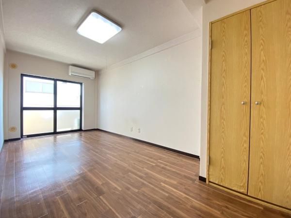 �y�����E���r���O�z�@