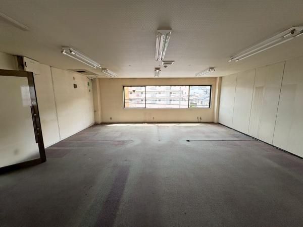 �y�����E���r���O�z�@