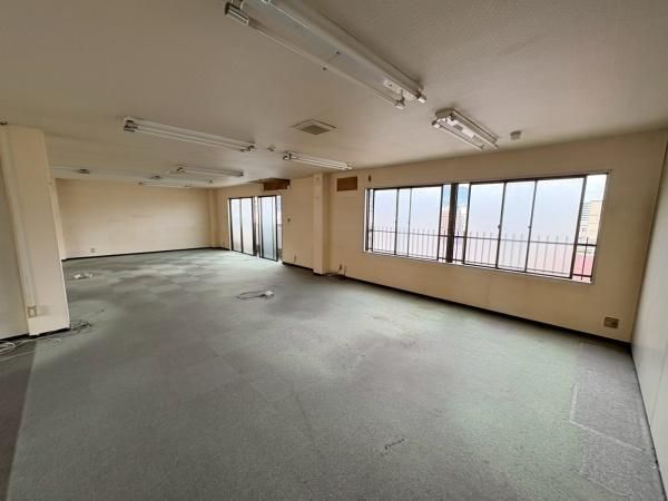 �y�����E���r���O�z�@