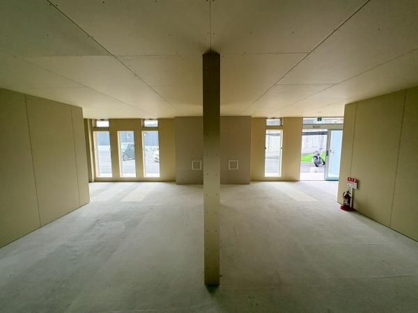 �y�����E���r���O�z�@