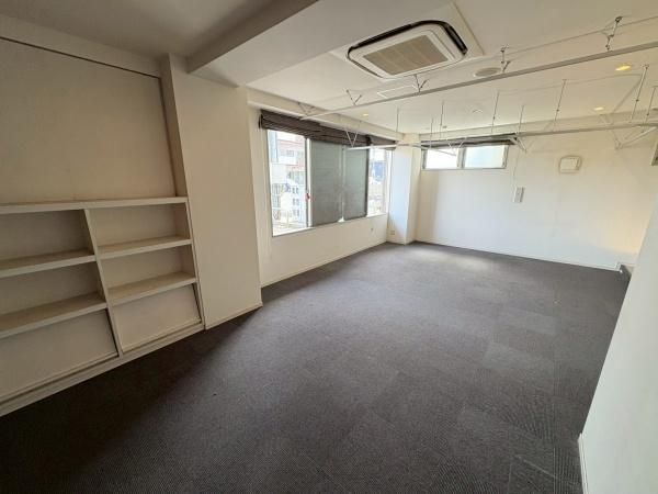 �y�����E���r���O�z�@