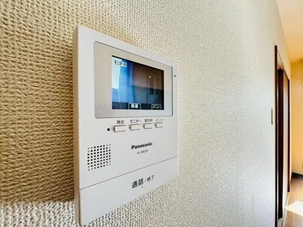 �y�Z�L�����e�B�z�@