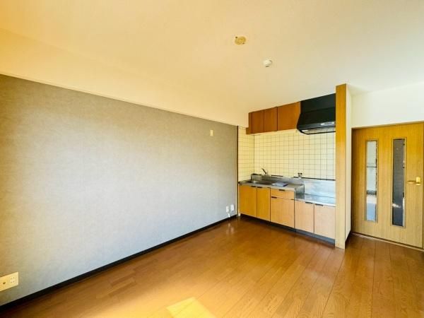 �y�����E���r���O�z�@