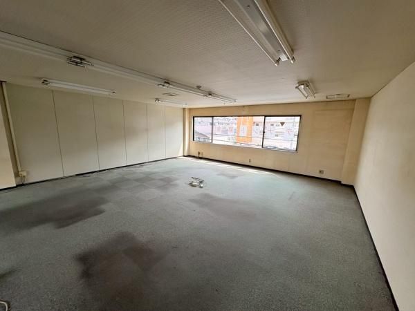 �y�����E���r���O�z�@