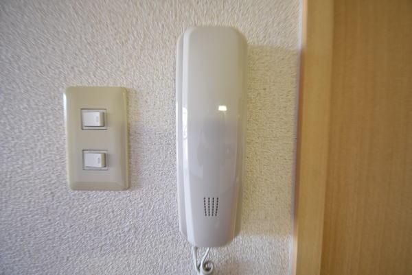 �y�Z�L�����e�B�z�@