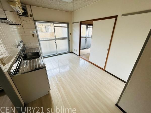 �y�����E���r���O�z�@