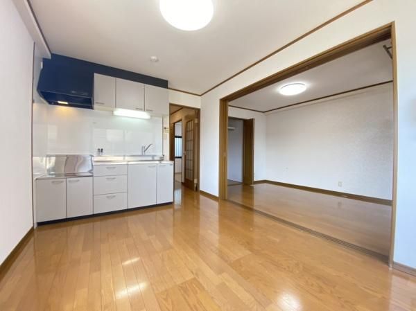 �y�����E���r���O�z�@